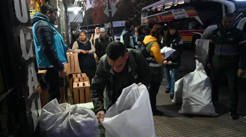 Subió la venta ilegal callejera en diciembre: alimentos y bebidas fue lo más vendido