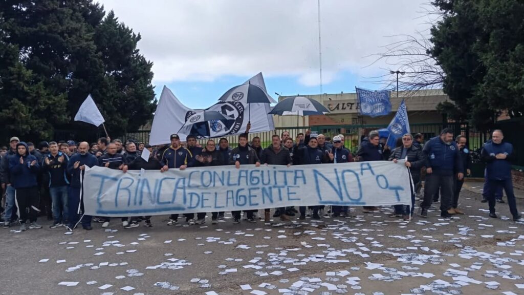 Reclaman la reincorporación de trabajadores despedidos de la fábrica textil Alter de Berazategui