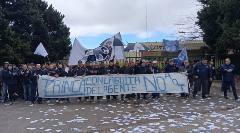 Reclaman la reincorporación de trabajadores despedidos de la fábrica textil Alter de Berazategui