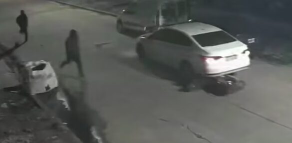 Quilmes: Se resistió al robo de su auto, aplastó la moto de dos motochorros y escapó