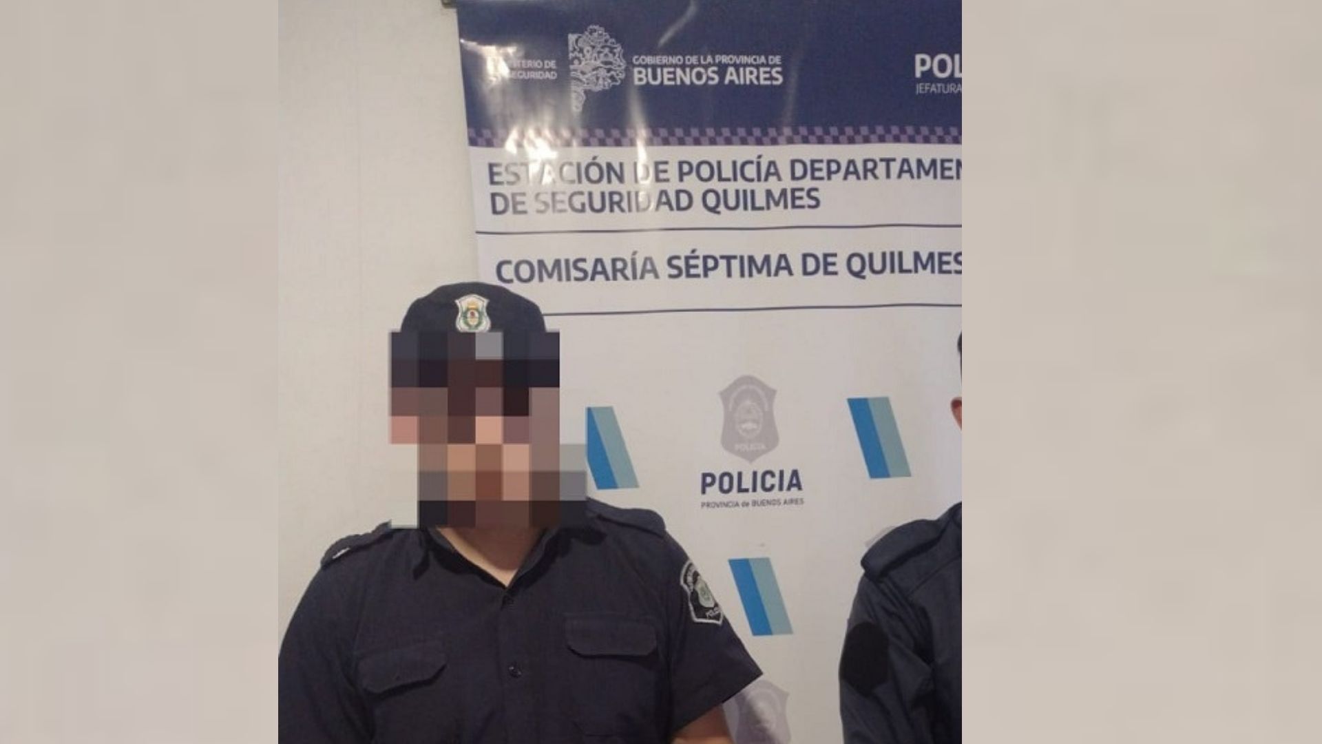 Un joven menor de edad fue detenido en Bernal Oeste en el marco de una fiesta de Halloween, debido a que se había disfrazado de Policía.