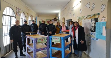 Presos de una cárcel de Florencio Varela elaboraron bibliotecas móviles para una escuela