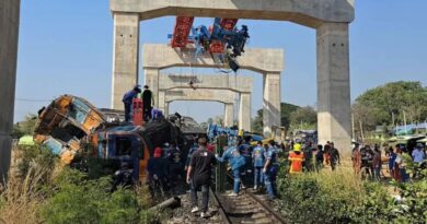 Tragedia en Tailandia: una grúa cayó sobre un tren y dejó al menos 30 muertos y 67 heridos