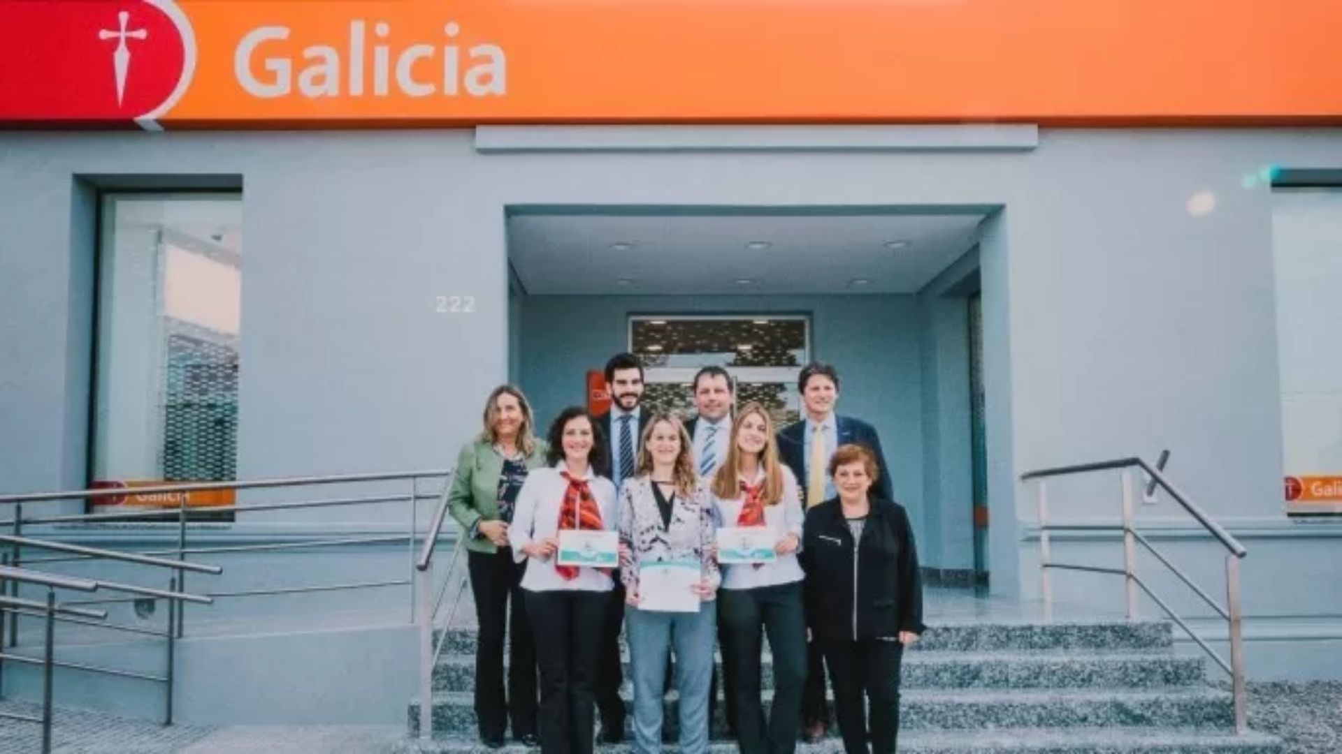 Banco Galicia ofrece trabajo