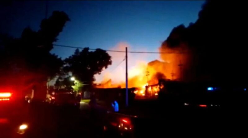 Incendio en Lomas de Zamora: varias dotaciones de Bomberos y vecinos evacuados
