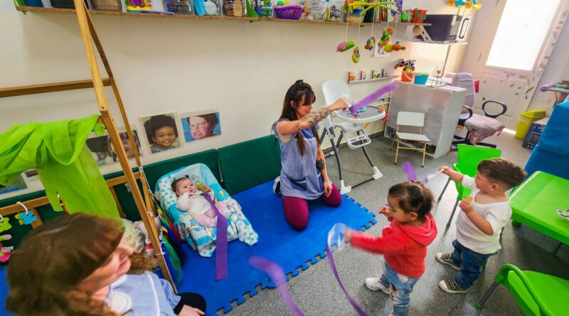 Salas maternales en Berazategui permiten a estudiantes con hijos finalizar sus estudios