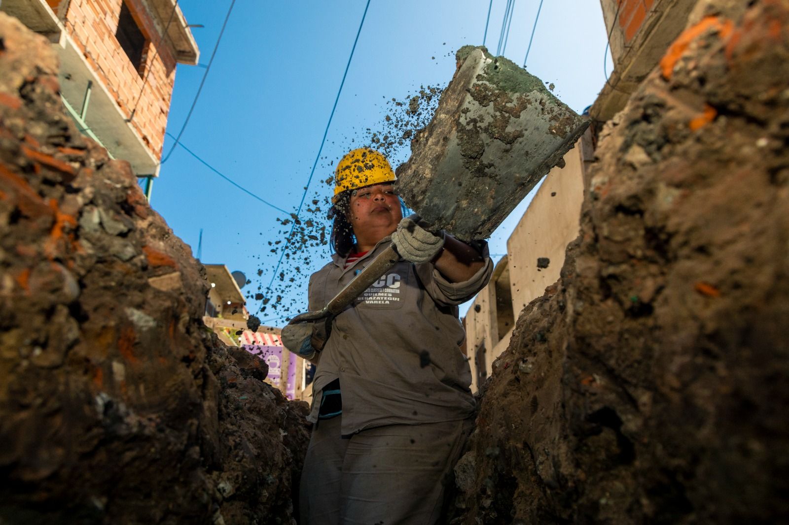 AySA trabaja para llegar con agua potable a más barrios populares de Quilmes