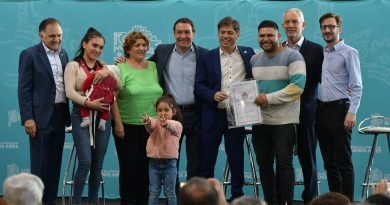 Kicillof entregó 559 escrituras a familias de Florencio Varela