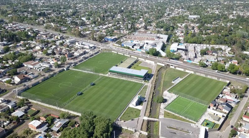 Defensa y Justicia inaugura el Complejo "Campeones del Mundo" en Bosques