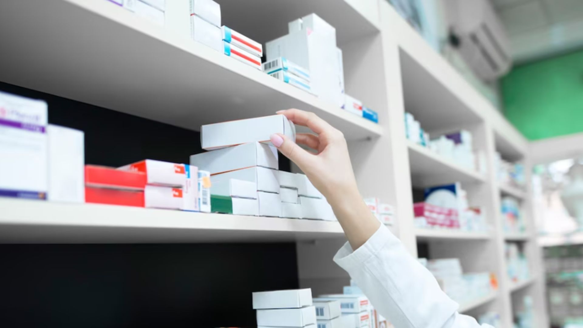 Farmacéuticos rechazan el DNU de Javier Mieli