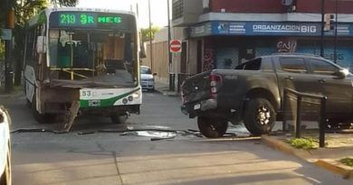 Automovilista en estado de ebriedad chocó un colectivo en Berazategui