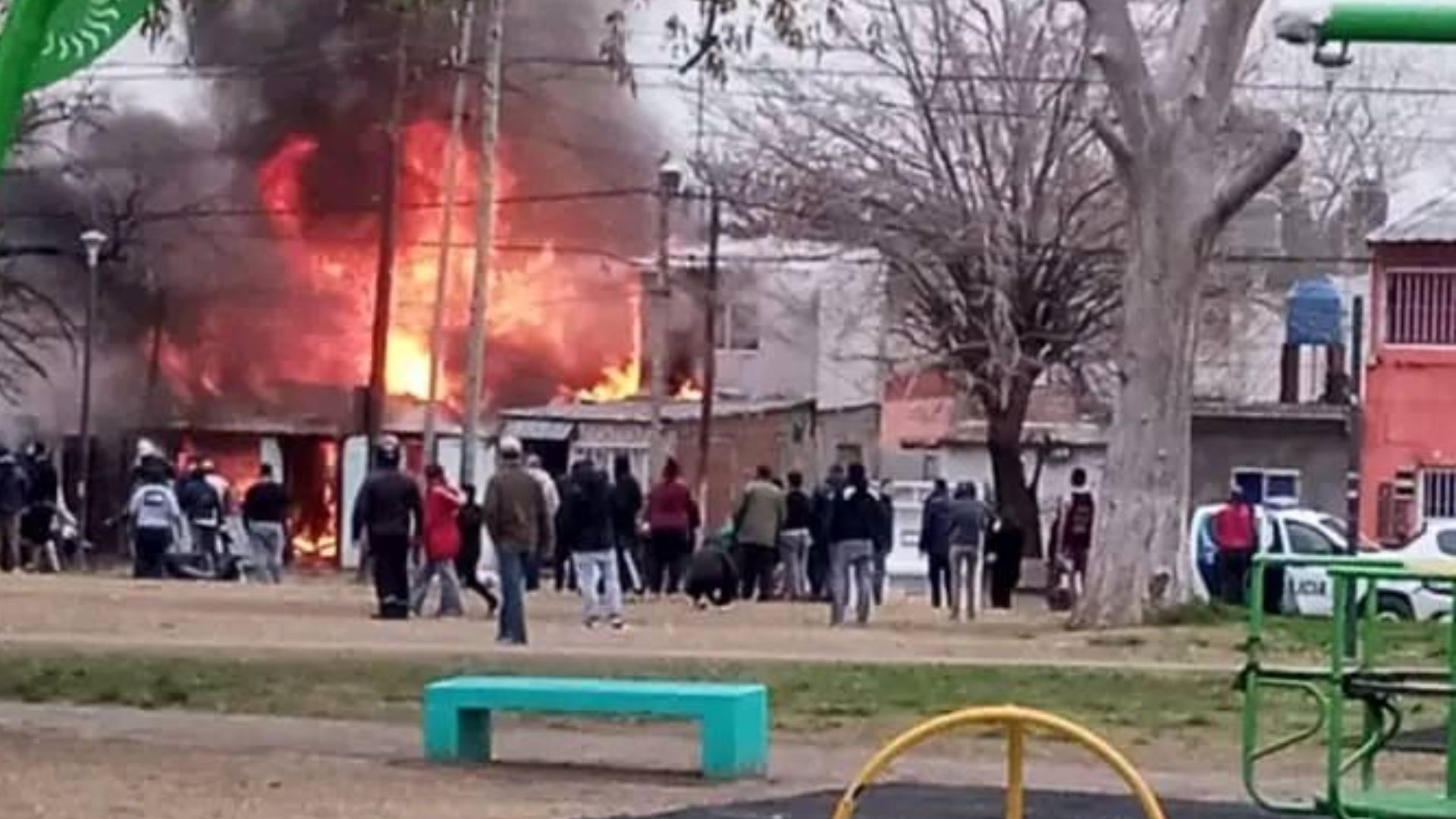Incendio consumió varias viviendas en Berazategui