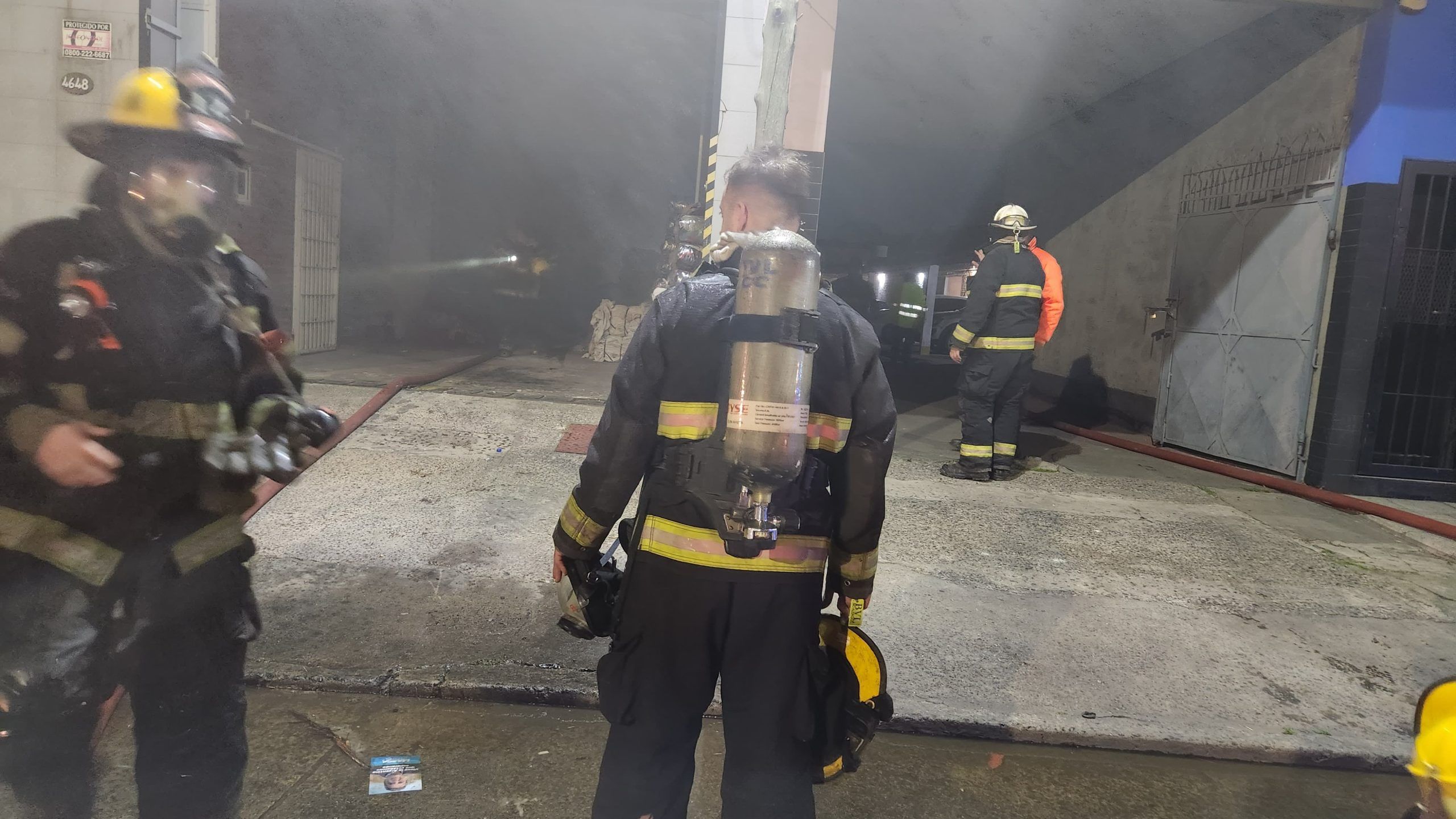 Ardió una fábrica de trapos en Monte Chingolo