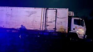 Ruta 192: siete muertos, entre ellos tres menores, por el choque frontal entre un auto y un camión