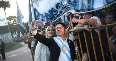 Kicillof juró como gobernador y aseguró: "Nos eligieron para seguir transformando la provincia"