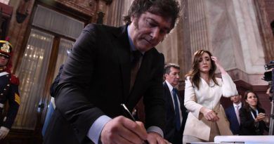 Milei dijo que el DNU "es en favor de la gente" y afirmó que "vienen más" medidas