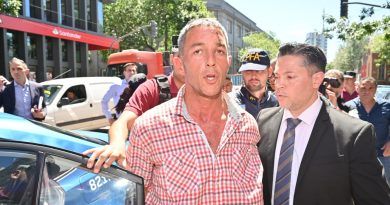 Detuvieron al hombre que le arrojó un botellazo al presidente Jaiver Milei