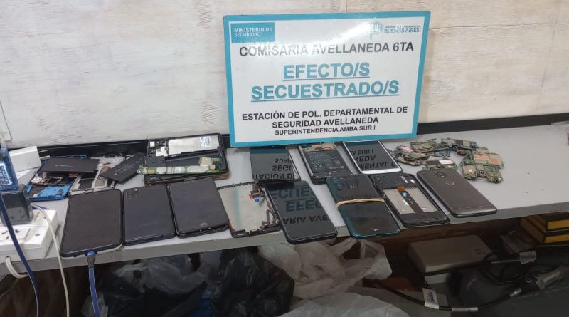 Operativo contra la venta ilegal de tecnología en Avellaneda