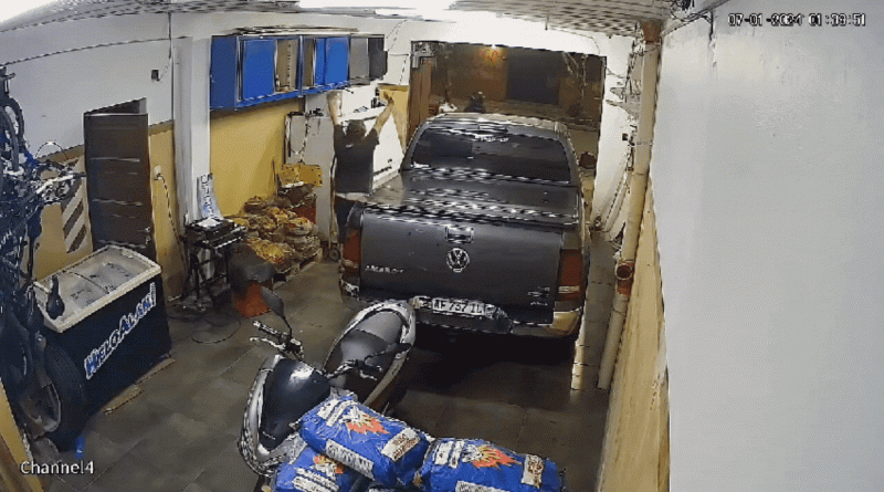 Avellaneda | Motochorros asaltaron a un hombre y le robaron la camioneta