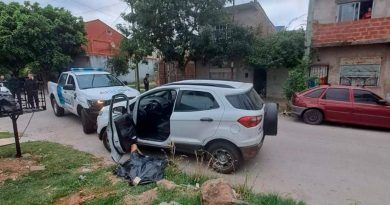 Indagan a 13 policías por la muerte de un delincuente al que le habrían plantado un arma