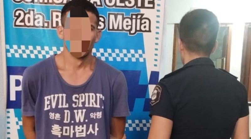 Matan a puñaladas a una adolescente de 14 años y hieren a su mamá y una amiga de 13