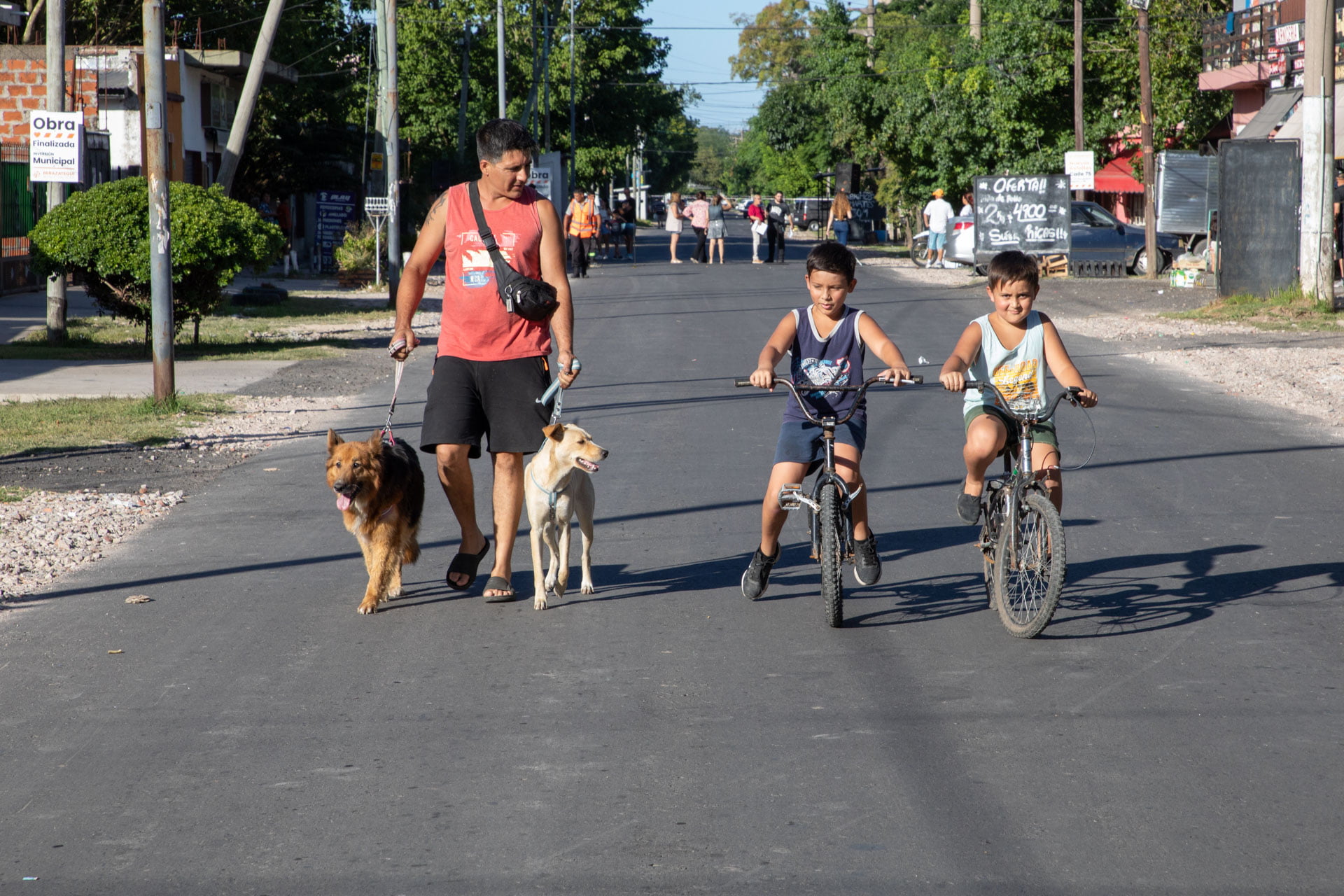 Mussi inauguró la repavimentación de una calle en Gutiérrez