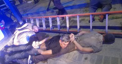 Berazategui | Cinco detenidos por intentar robar cables en una alcantarilla