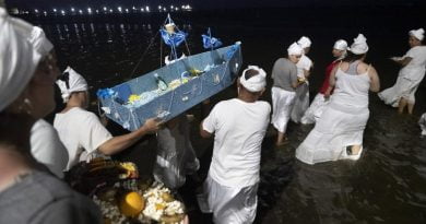 Se celebró a Iemanjá, la deidad del agua de mar, en la ribera de Quilmes