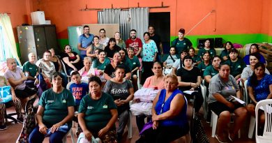 El Municipio de Esteban Echeverría entregó 2.280 guardapolvos