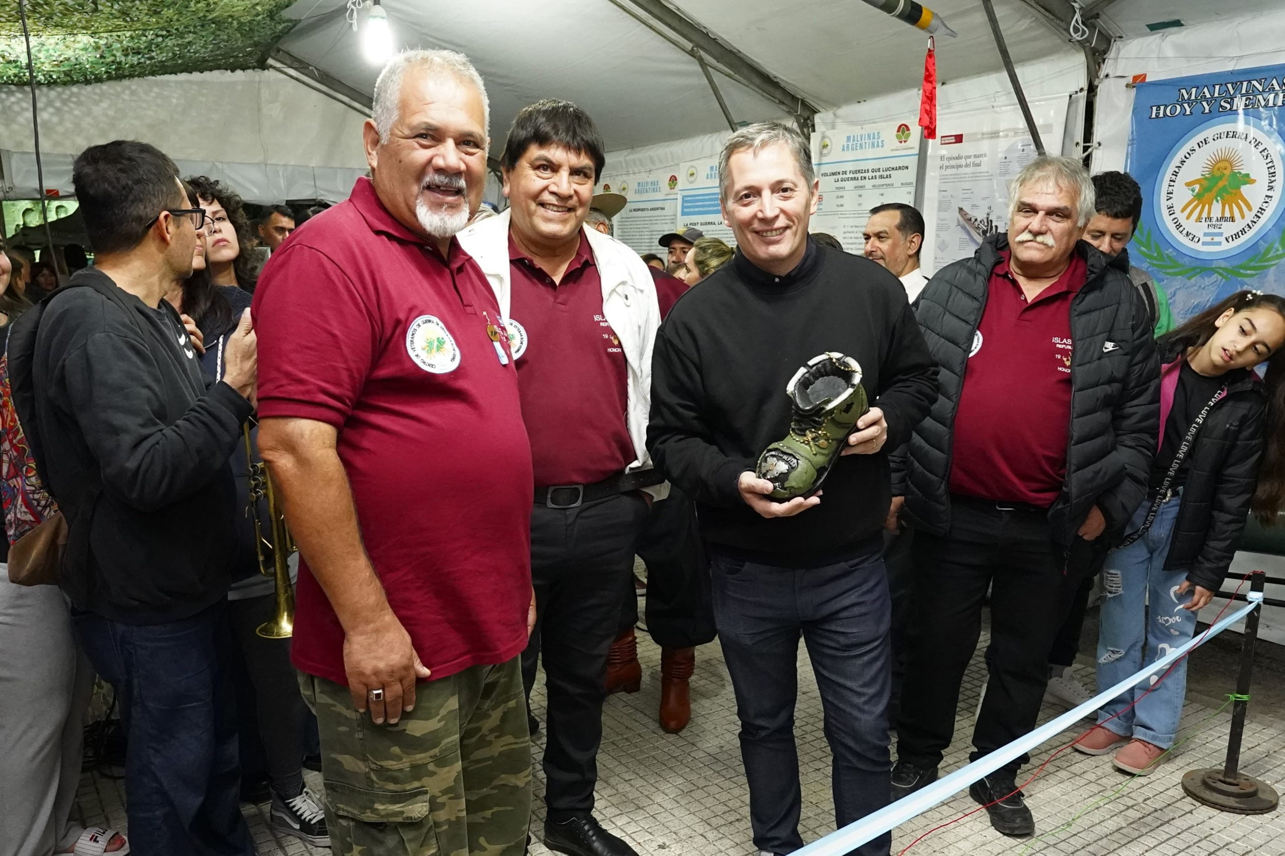 Gray participó de la tradicional vigilia de los veteranos en el 42° aniversario de la Guerra de Malvinas