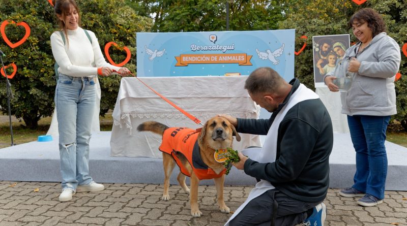 Berazategui | Perros y gatos fueron bendecidos en la Plaza San Martín