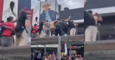 Descontrol y vandalismo en la caravana de estudiantes secundarios en el centro de Quilmes