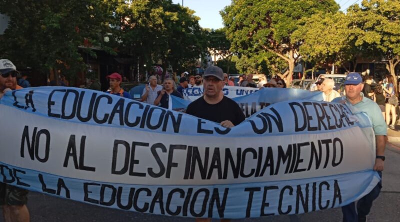 Berazategui en defensa de la educación pública: movilización contra el ajuste presupuestario