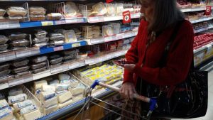 El consumo promedio por persona cayó 35% en abril
