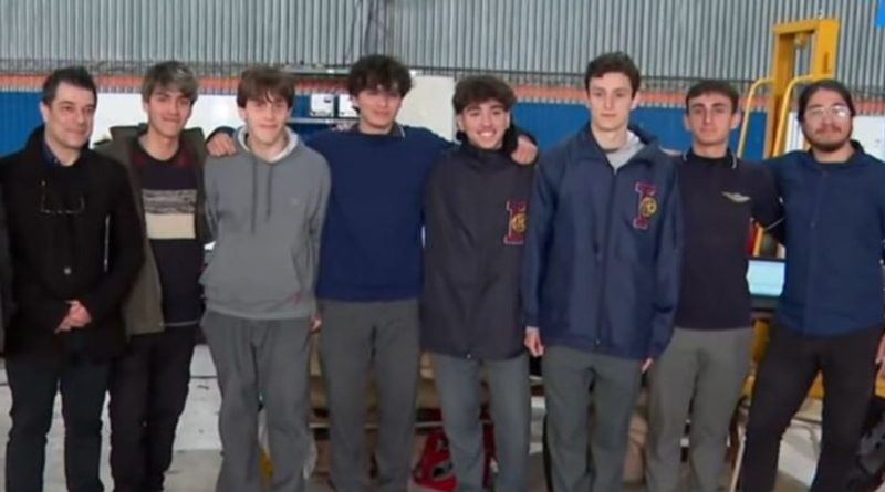 Estudiantes de la IMPA crearon una silla de ruedas controlada por la mente