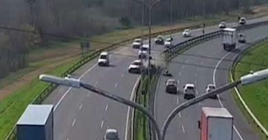 Conductor alcoholizado chocó a un motociclista que voló al carril contrario y murió atropellado