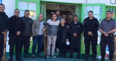 Desde una cárcel de Florencio Varela confeccionaron muletas para un hombre y una adolescente