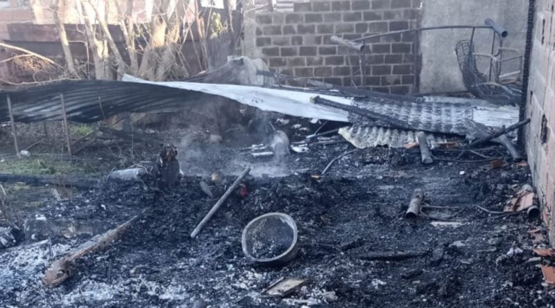 Incendio destruyó la vivienda de una familia en Hudson