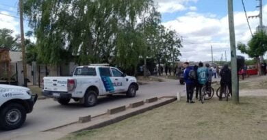 Detuvieron a una mujer acusada de matar a su marido: un médico de la Policía murió mientras trabaja en la escena