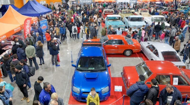 expo de autos y motos clásicas y antiguas en Berazategui