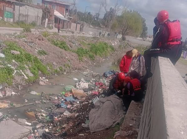 Hallaron a un hombre muerto a la vera de un arroyo en Quilmes