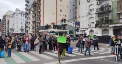 El Gobierno de la Ciudad desalojó a más de 2 mil manteros en Parque Centenario