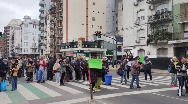 El Gobierno de la Ciudad desalojó a más de 2 mil manteros en Parque Centenario