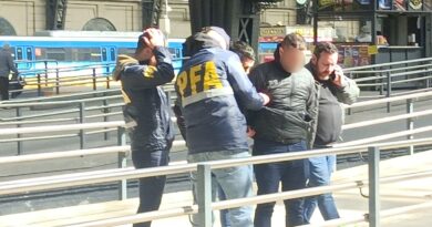 Asesinaron a puñaladas a una mujer y abusaron sexualmente de su hija menor de edad