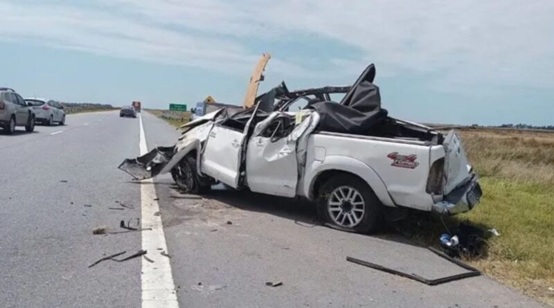 Jóvenes de Varela y Berazategui se accidentaron camino a la Costa: uno de ellos murió