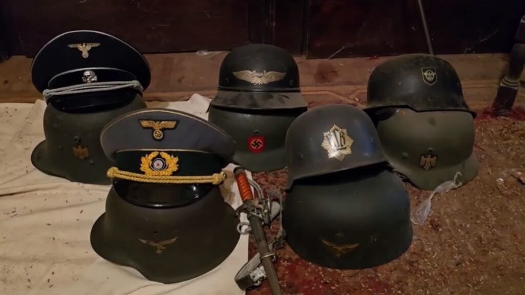 Secuestraron armas militares y símbolos nazis en la casa de un anciano en Flores
