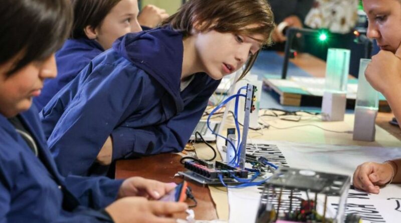 Una universidad del conurbano lanzó su Club de Robótica para adolescentes