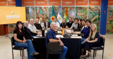 Carlos Balor asumió como intendente de Berazategui y se reunió con el Gabinete