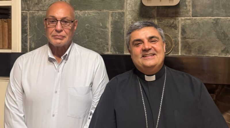 Encuentro clave entre el Padre Obispo Maxi y el Dr. Claudio Yacoy: Iglesia y Estado en diálogo por los Derechos Humanos