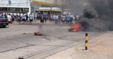 Trabajadores protestaron en la cabecera de MOQSA por falta de pago